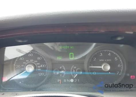 2006 Lincoln Town Car Signature из США, поврежденный, VIN 1LNHM81V26Y632858